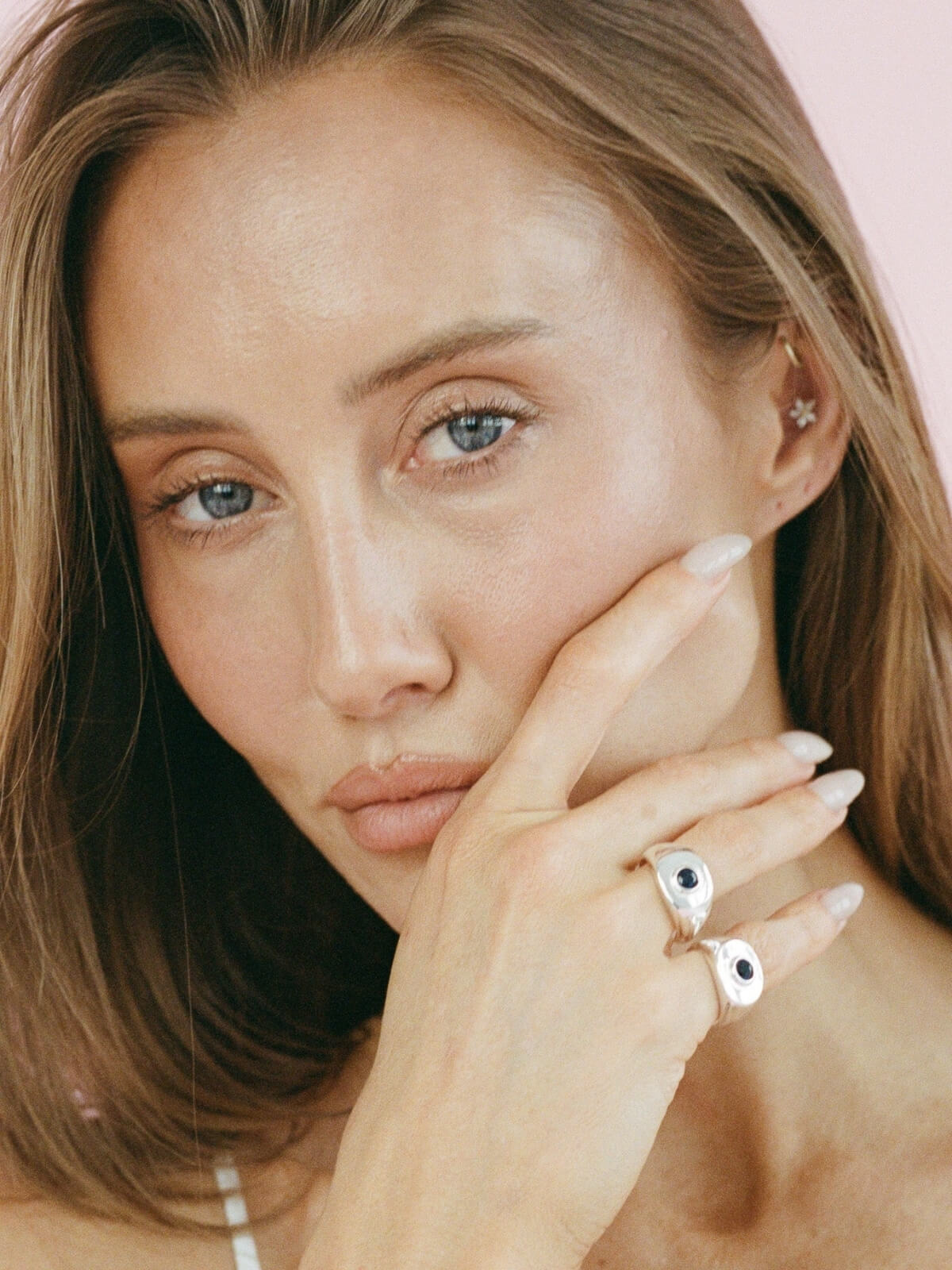 Heritage Signet Ring - White Gold/Royal Blue