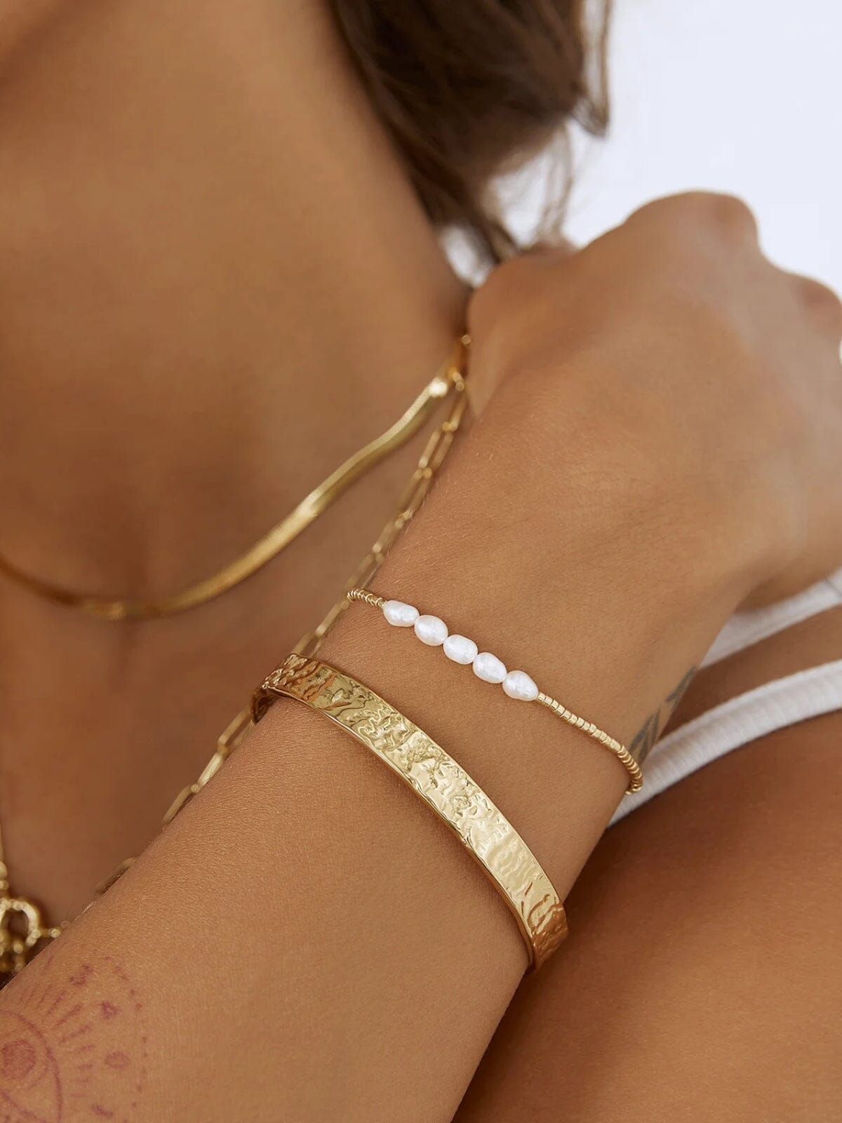 Arms Of Eve | Seline Bracelet - Gold/Pearl | Perlu