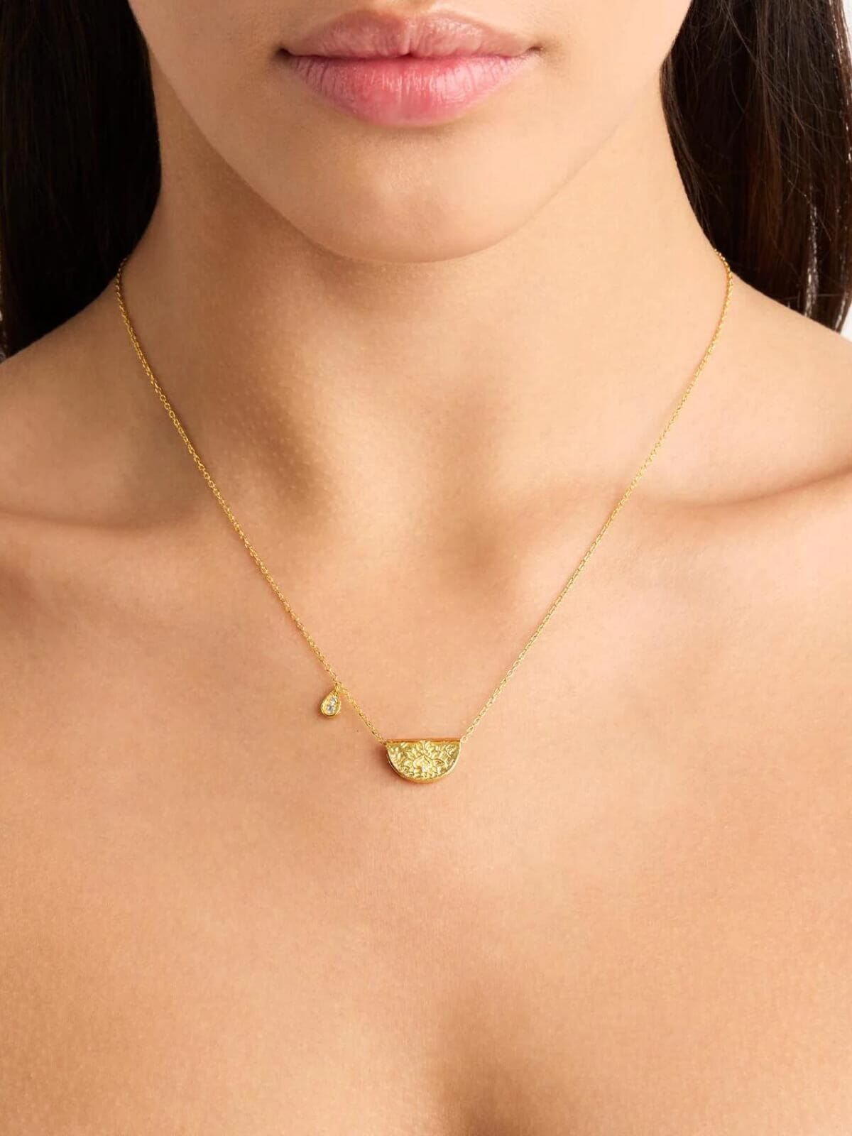 By Charlotte | Lotus Birthstone Necklace - April | Topaz - Gold | Perlu 