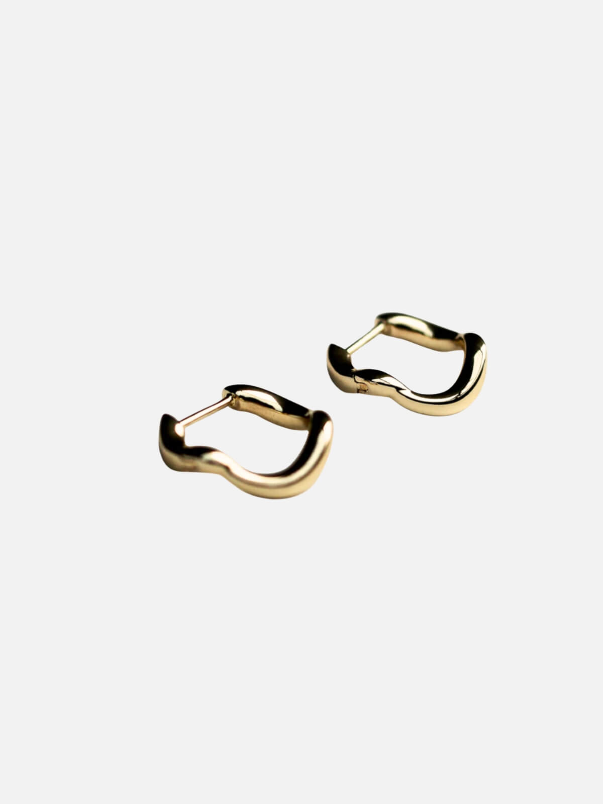 Wave Huggies - 18K Gold