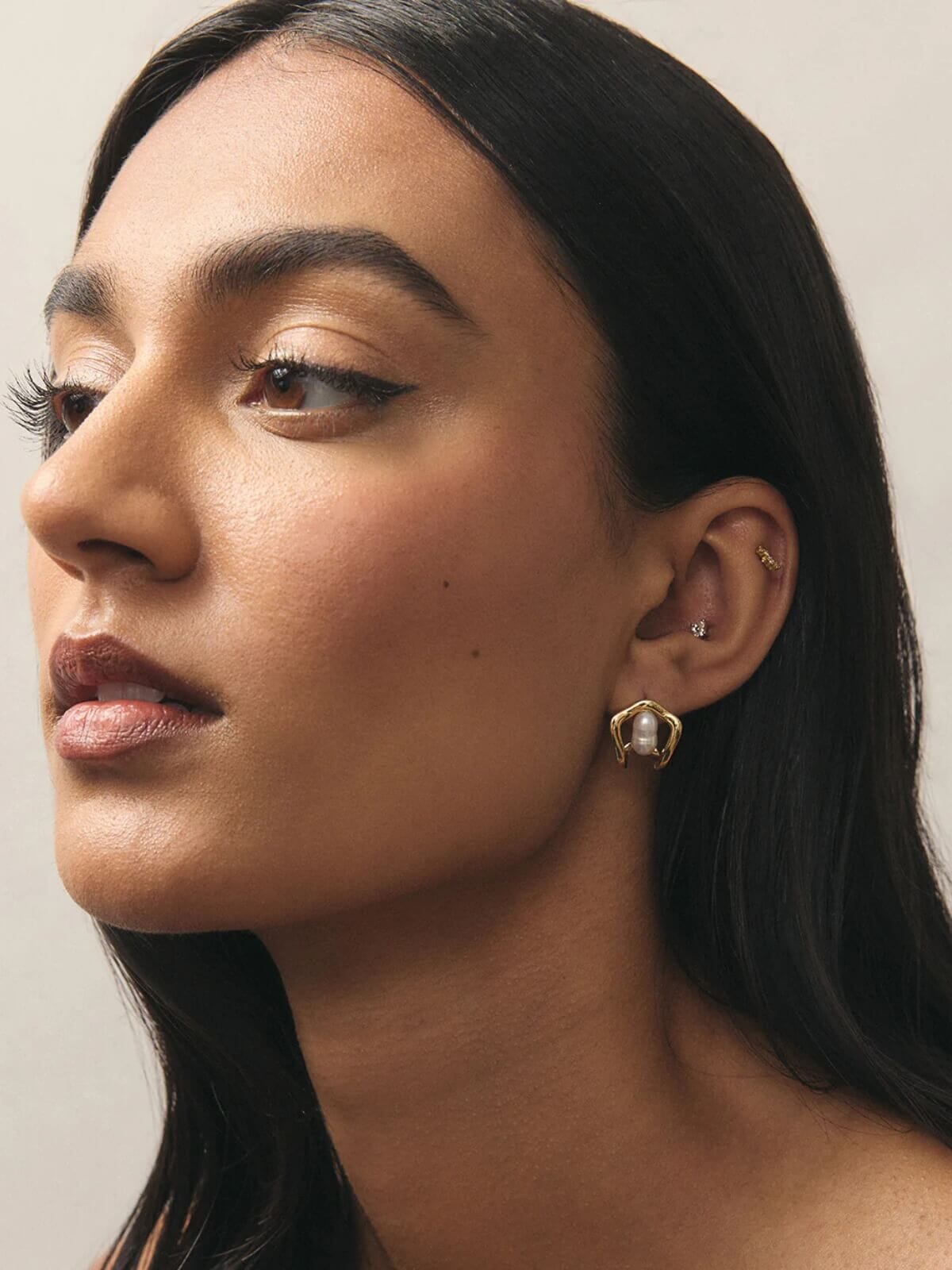 Jolie & Deen | Dolly Earrings - Gold | Perlu