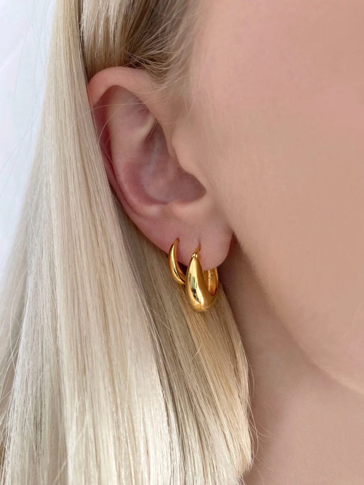 Saint Valentine | Positano Mini Hoops - Gold | Perlu