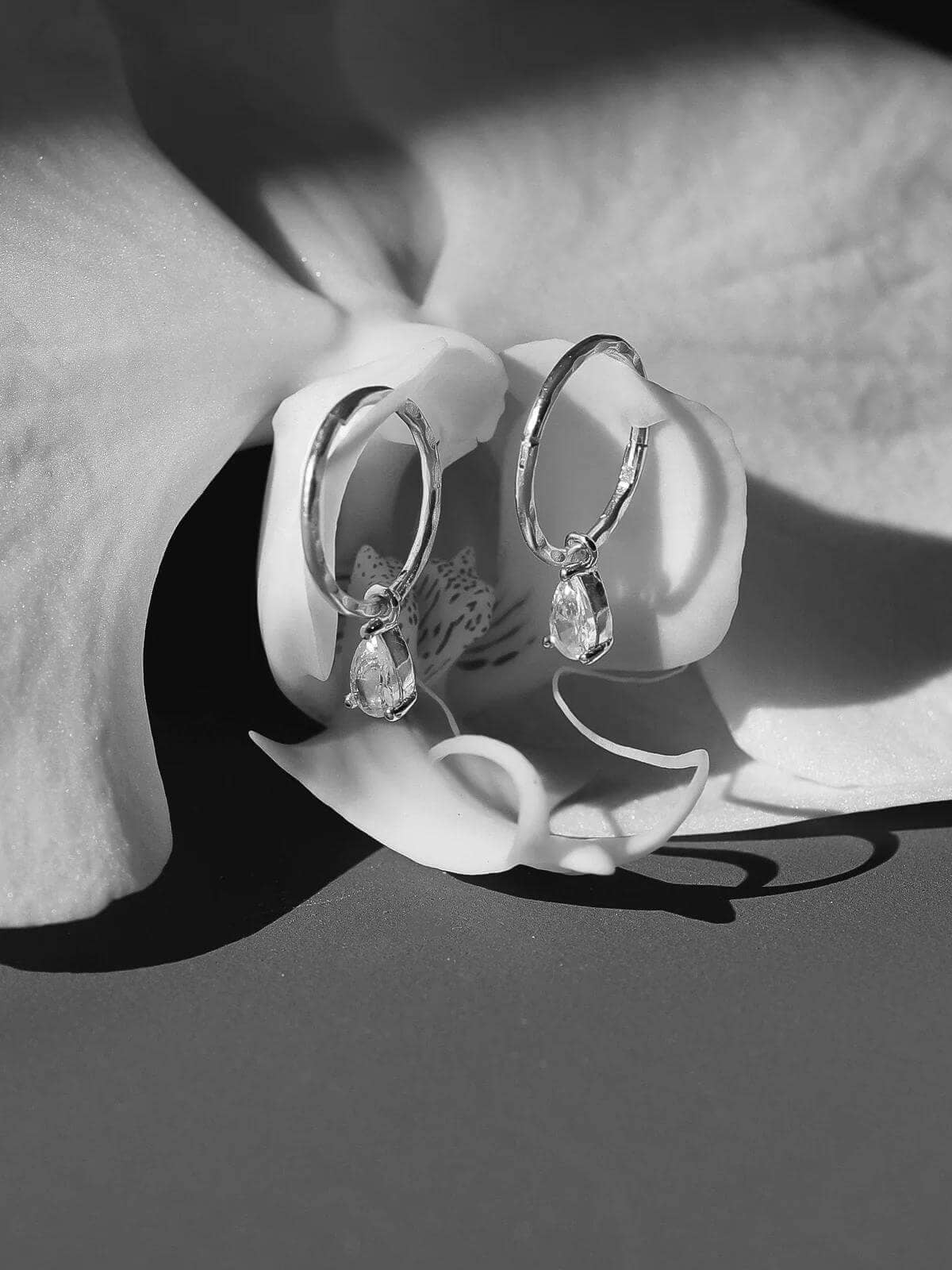 Saint Valentine | Valentine Mini Hoops - Gold | Perlu