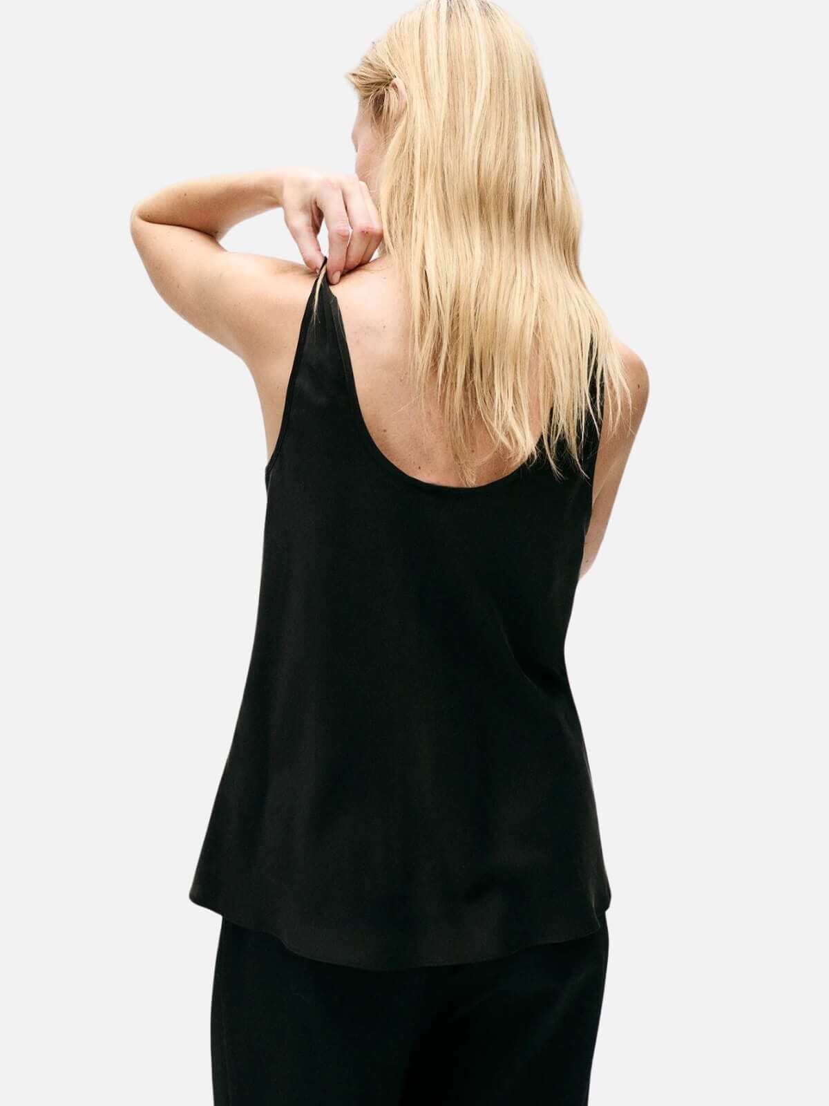 Silk Laundry | Scoop Neck Tank - Black | Perlu