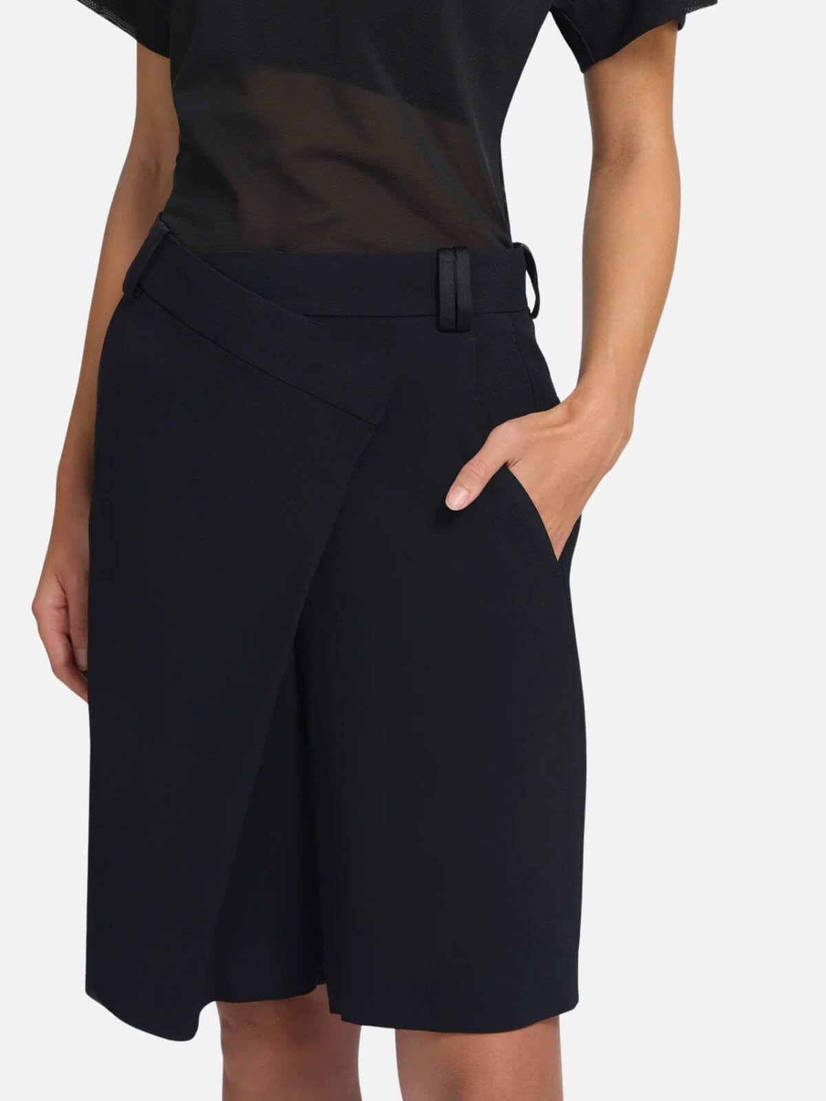 Bellatrix Short - Black